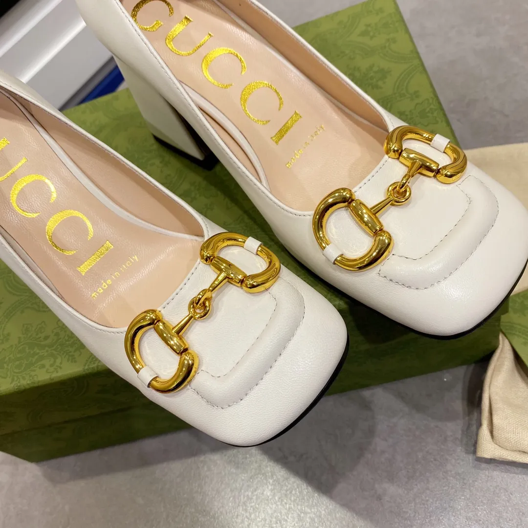 👟👟Ex-factory price 480👟👟 Gucci 〰️2023 early spring horsebit series ✔️ Square toe thick heel shoes/back empty sandals ✔️ This series combines the classic horsebit design, fashionable and versatile ✔️Upper: imported lambskin upper/sheepskin lining ✔️Original 1:1 molded hardware ✔️Italian imported cowhide bottom ✔️Heel height: 2.5cm/7.5cm ✔️Size: 34-40